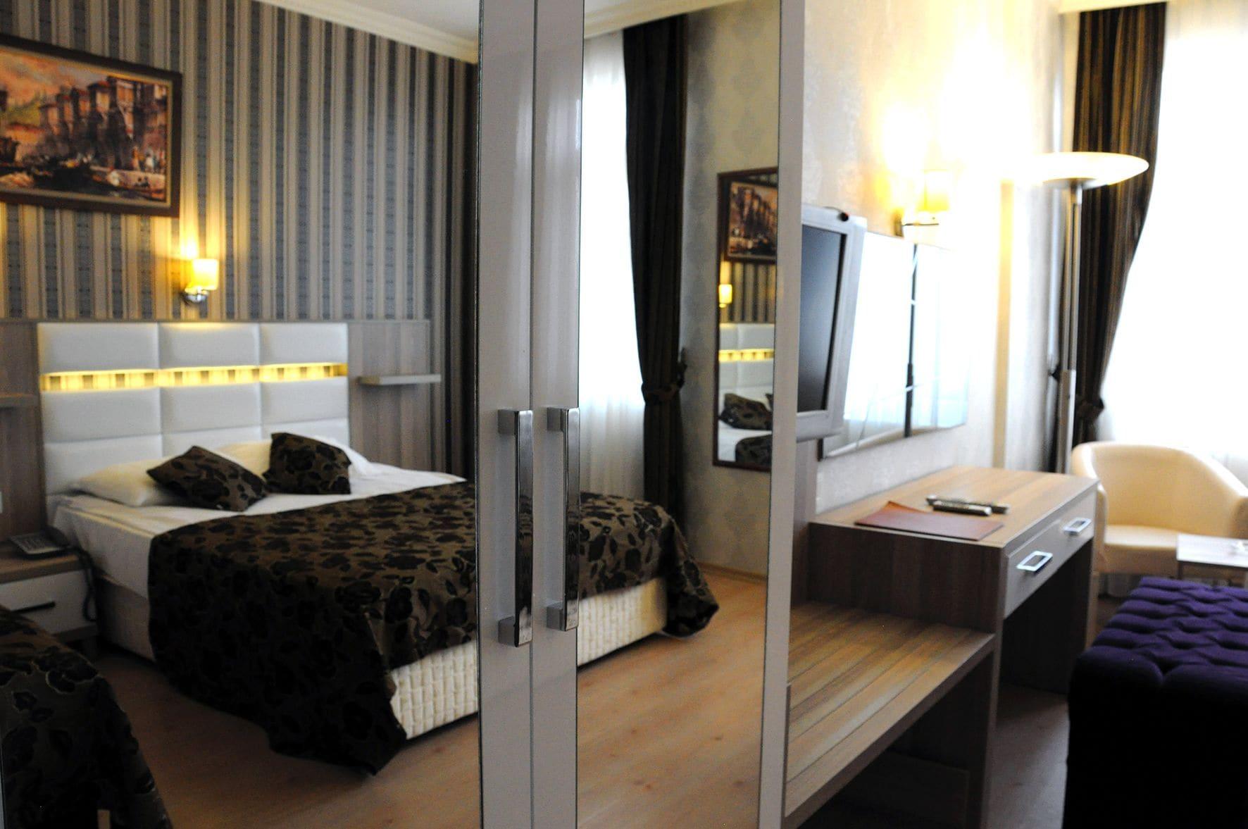 Nil Hotel อิสตันบูล ภายนอก รูปภาพ