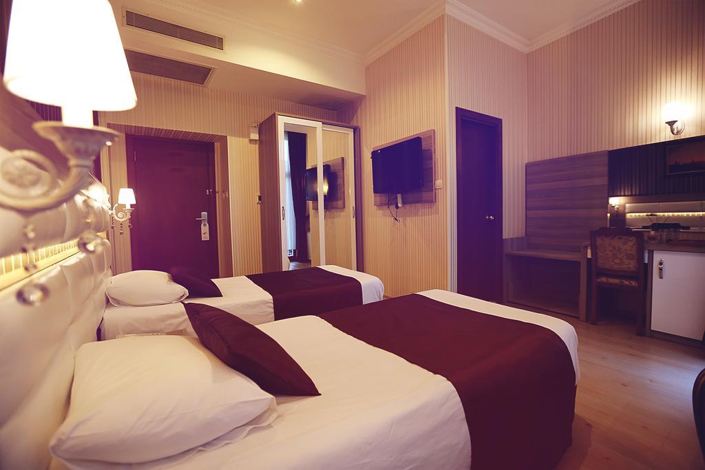 Nil Hotel อิสตันบูล ภายนอก รูปภาพ